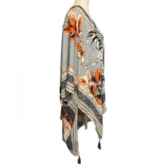 Vince Camuto Tropical Blooms Ruana Floral Kimono Wrap with Tassels  One Size - Picture 4 of 9